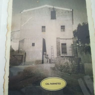 Foto antigua con casa Cal Farinetes